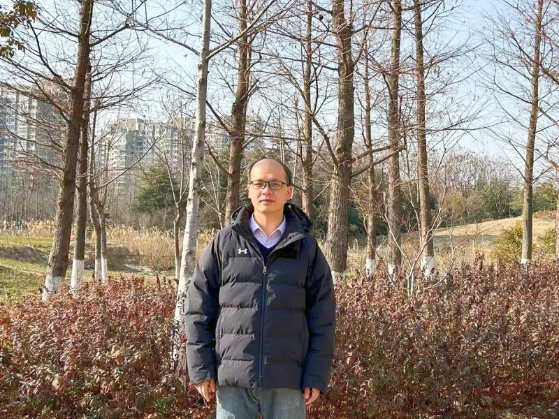 何伟平1.jpg